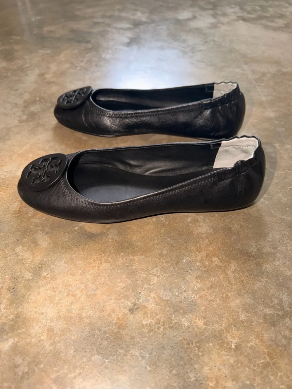 Tory Burch Reva Black Leather Ballet Flats Black Logo Medallion - Size 6.5 - Picture 8 of 11